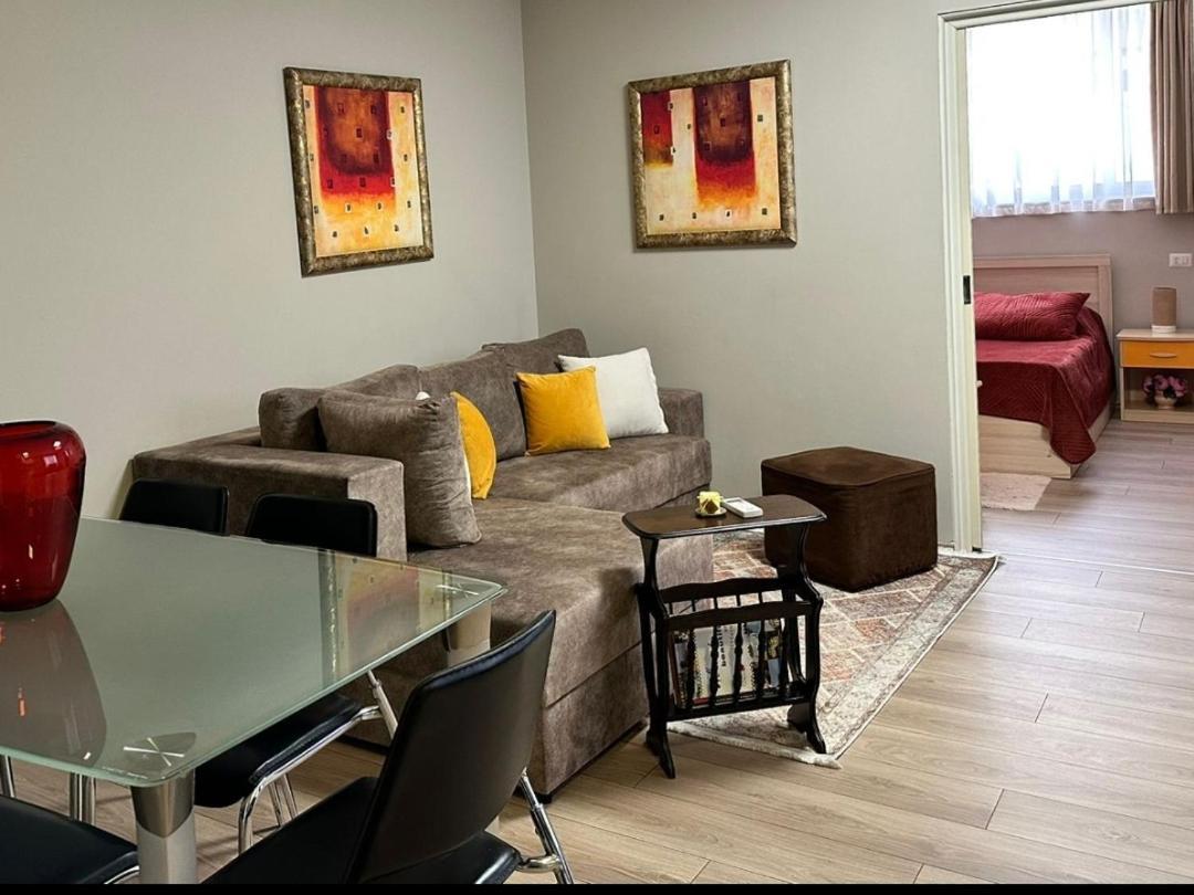Home Away From Home Apartment ดูร์เรส ภายนอก รูปภาพ
