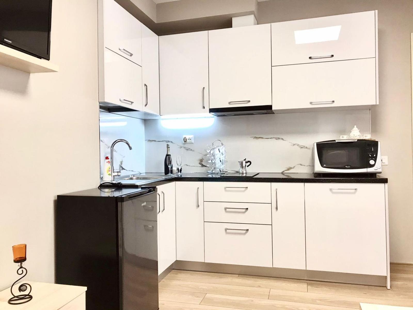 Home Away From Home Apartment ดูร์เรส ภายนอก รูปภาพ